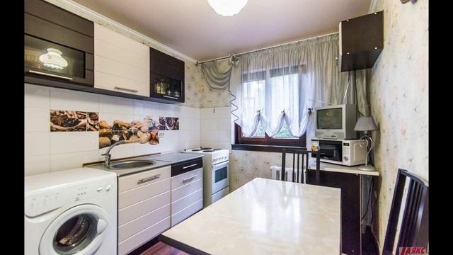 Очень уютная двухкомнатная квартира в старой Э... смотреть онлайн