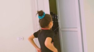 Черлидерша Вероника забыла форму. Уснула на тренировке.