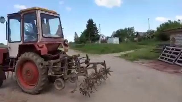 Подпахиваем картофель трактор т-25а2 с ёжиками смотреть онлайн