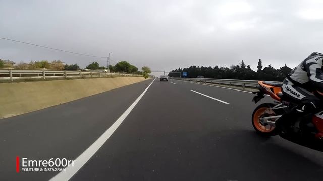 Honda Cbr600rr Vs Honda Cbr1000rr / Wheelie / 1000rr Acceleration