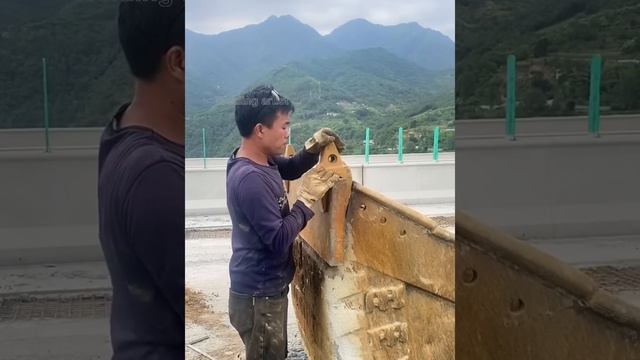 Restoration of broken excavator bucket, perfect welding repair reinforce work смотреть онлайн