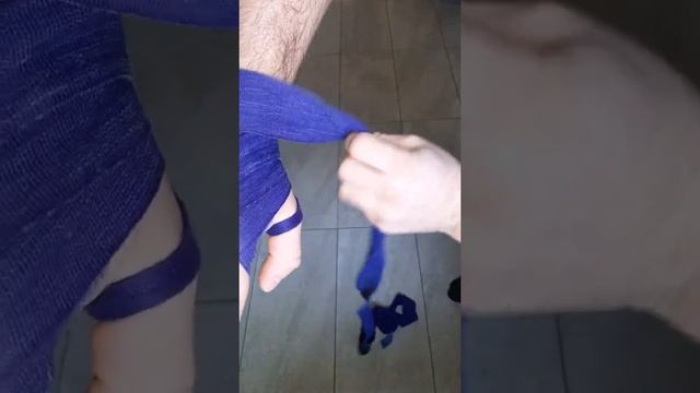 Как правильно бинтовать руки.Урок от ЧЕМПИОНА МИРА ЮРИЯ ПЕРЕТЯТЬКО смотреть онлайн