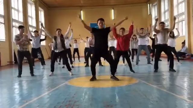 Флешмоб,выпускной 2019г,выпускники 2001г смотреть онлайн