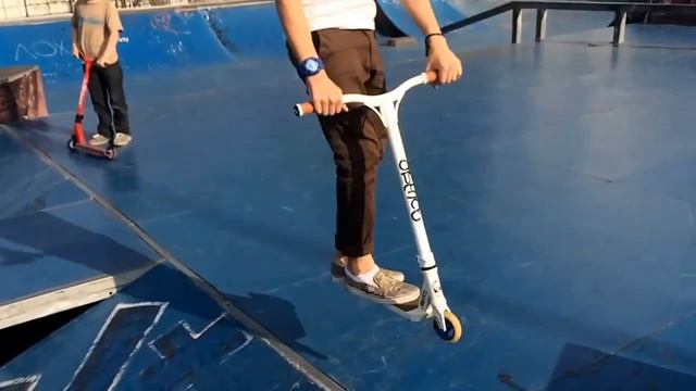 Трюк на самокате/360градусов смотреть онлайн
