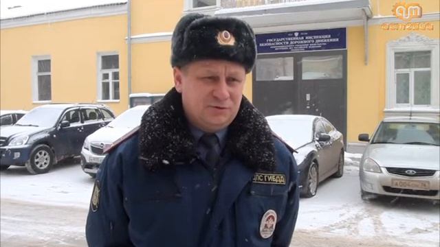 Под Рыбинском съехал в кювет автобус с пассажирами смотреть онлайн