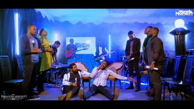 Fr Emmanuel Musongo avec le fr fiston badibanga dans medley moyo wami+yaka lelo live worship momen смотреть онлайн