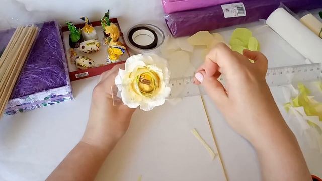 20 ИДЕЙ! КОНФЕТНЫЕ БУКЕТЫ в КАРТОННЫХ КОРОБКАХ: пошаговый мастер-класс + 20 фото идей букетов! смотреть онлайн