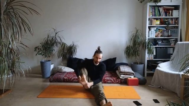 Воскресная практика хатха-йоги, 1.5 часа смотреть онлайн