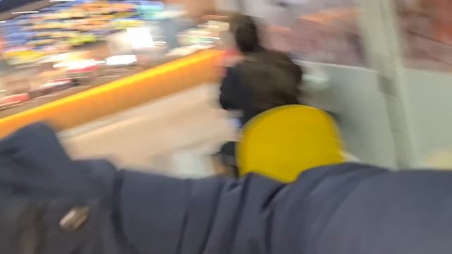 Обед суп том ям с криветками, креветки в панировке, картошка по деревенски с сырным соусом, бургер. смотреть онлайн