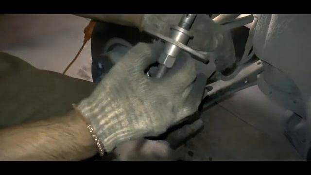 Замена задних тормозных колодок и датчика износа на БМВ F25 смотреть онлайн