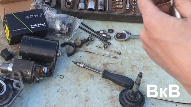 Снятие стартера Шкода Октавия Тур. Замена бендикса. смотреть онлайн