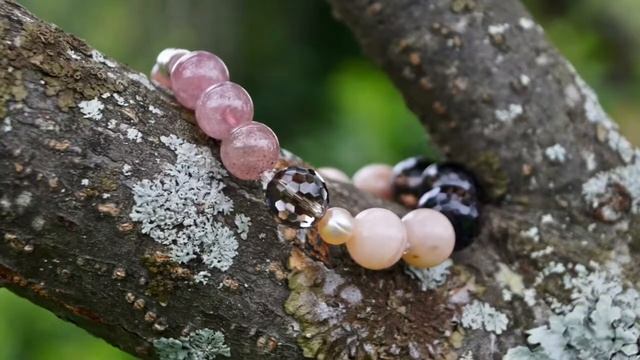 Браслет "Тильда". Натуральные камни: раухтопаз, опал, жемчуг, клубничный кварц смотреть онлайн