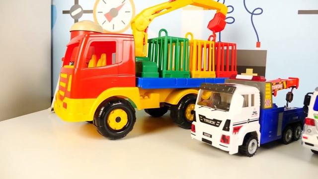 Распаковка лесовоза и Чудо Машинки в песочнице! Развивающие видео про машинки-помощники Брудер смотреть онлайн