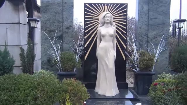 Tombe de Dalida au cimetière de Montmartre|Кладбище Paris Монмартр Далида смотреть онлайн