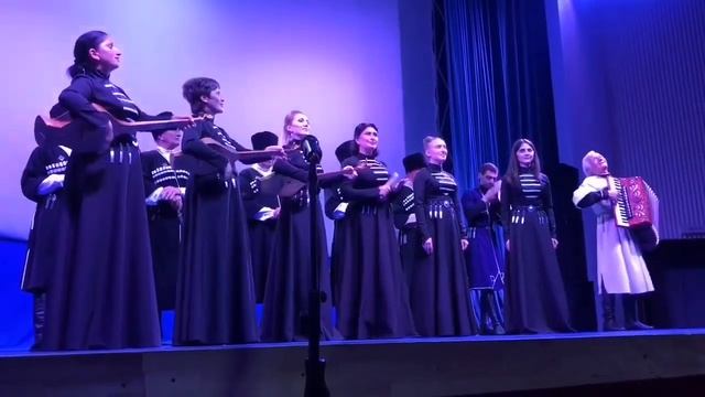 Ансамбль народной песни и танца Ерцаху (Попурри на абхазские танцевальные мелодии) смотреть онлайн