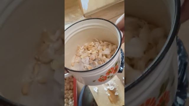Как быстро почистить много чеснока смотреть онлайн