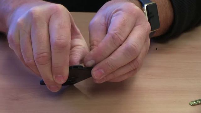 How to change the Battery in a Renault Remote Central Locking Key Card using your Thumbs смотреть онлайн