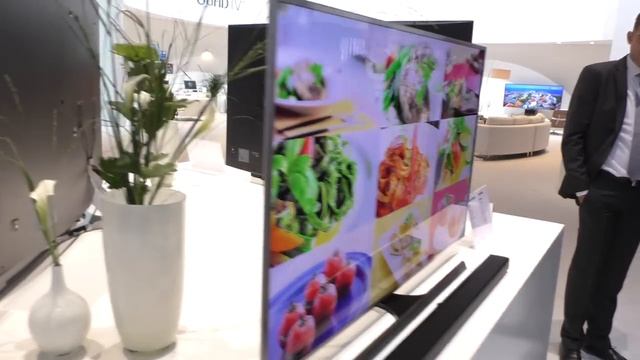 SAMSUNG 4K / Ultra HD Fernseher auf der IFA 2015 - Rundgang über den Messestand смотреть онлайн