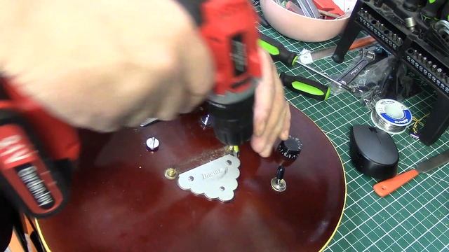 1970's IBANEZ Was Left For Dead! Let's Clean it Up And Look Inside! смотреть онлайн