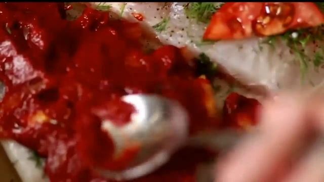 Рыба, запеченная в духовке. Пальчики оближешь! смотреть онлайн