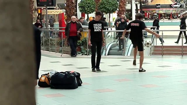 Футбольный фристайл | Выступление в ТЦ Мега | MOSCOWFF смотреть онлайн