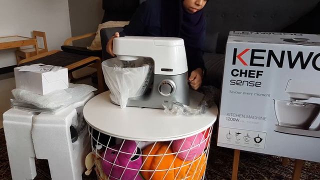 1 Min Unboxing of Kenwood Chef Sense смотреть онлайн