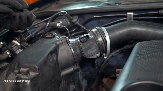 How to change mass air flow sensor on AUDI A4 B5 Saloon [TUTORIAL AUTODOC] смотреть онлайн