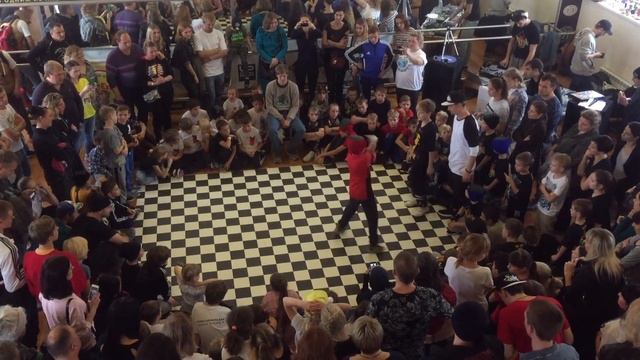 SKIiLLSbattle (Анапа) - выход b-boy Miron & b-boy Atom - 12 ноября 2017 смотреть онлайн