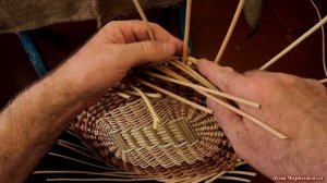 Плетение загибки розга в 3 пары прутьев по кромке крышки "СУНДУЧКА"