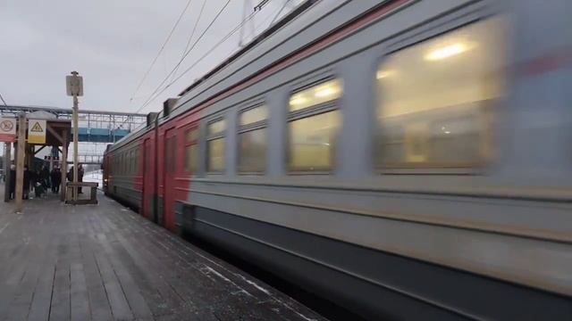 Электропоезд эд4м-0303 сообщением Ольгино-Москва(Курский вокзал) подаётся под посадку! смотреть онлайн