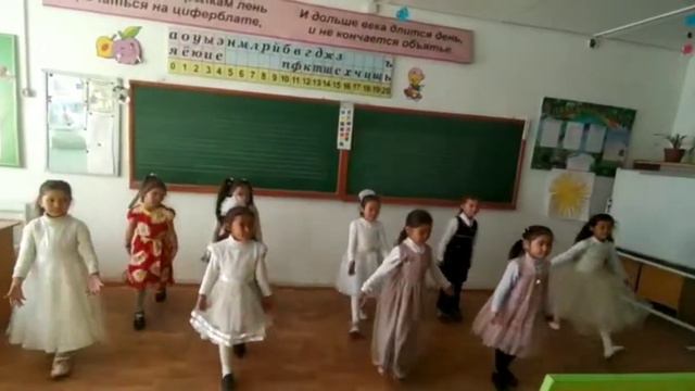 Поздравление на 8 марта. 1б класс. смотреть онлайн