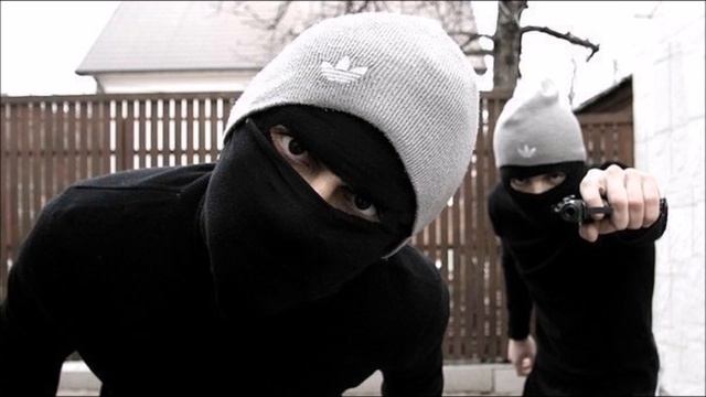 Idris - Пара чёрных крассовок