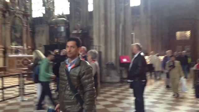 Собор Святого Стефана, Вена, Австрия. Stephansdom inside, Vienna, Austria смотреть онлайн