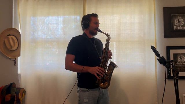 Slow Funky Alto Sax Solo смотреть онлайн