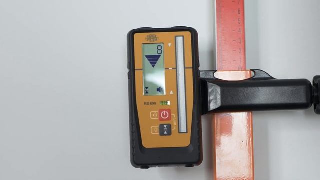 Nivelator Nivel System NL600 z dużą dokładnością i zasięgiem смотреть онлайн
