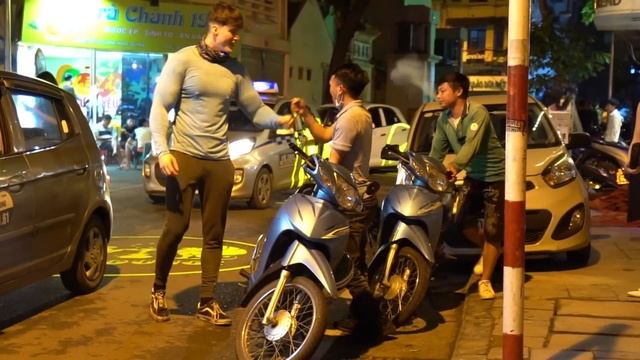 Fake Muscle Suit Prank In Vietnam смотреть онлайн