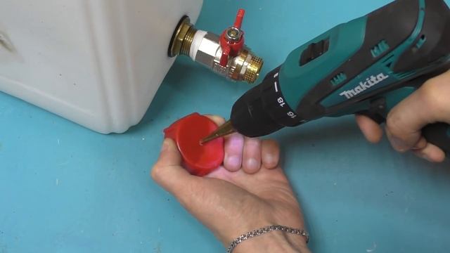 Гениальное применение пластиковой КАНИСТРЫ! ПОЧЕМУ я не СДЕЛАЛ это раньше! смотреть онлайн