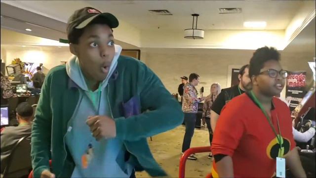 WE WENT TO A ANIME CONVENTION!!! NashiCon 2020 Vlog - We Question Fans of Anime смотреть онлайн