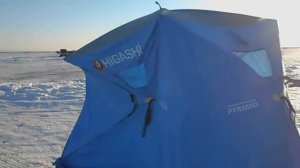 Рыбалка на Байкале зимой.  Поймала около мешка рыбы.