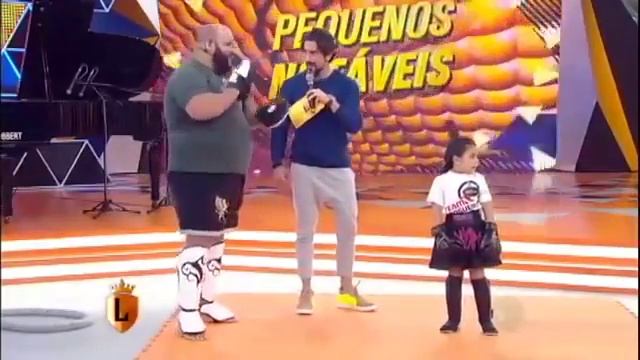 Menina de Seis Anos Mostra Talento Nas Artes Marciais смотреть онлайн