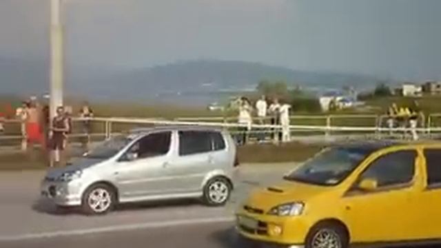 YRV Turbo vs. YRV Turbo R 4WD смотреть онлайн