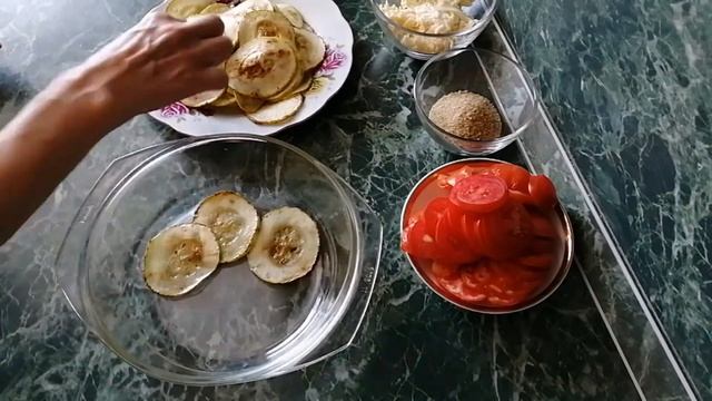 Кабачки, запечённые с помидорами и сыром смотреть онлайн