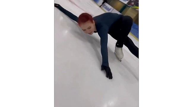 Alexandra Trusova на тренировке смотреть онлайн