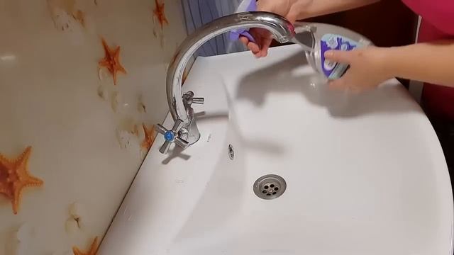 ТЕСТИРУЮ ГЕЛЬ ДЛЯ СТИРКИ И СРЕДСТВО ДЛЯ ЧИСТКИ САНТЕХНИКИ | ЖИВЕМ В ДЕРЕВНЕ. смотреть онлайн