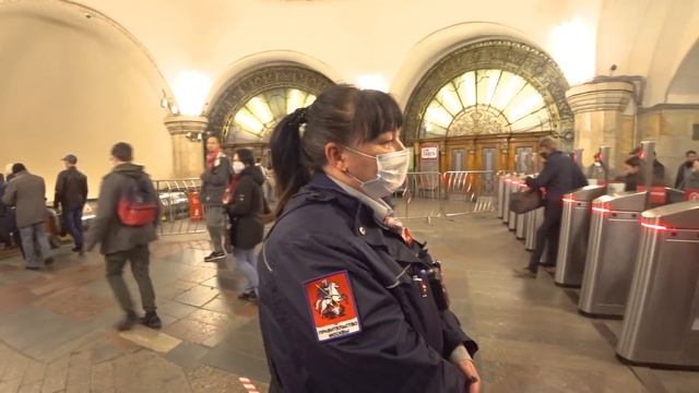 МАССОВОЕ ВОССТАНИЕ ЛЮДЕЙ В МЕТРО / ПОЛИЦИЯ ЗА НАРОД / ШТРАФ ЗА ОТСУТСТВИЕ МАСКИ / БОРЗЫЙ КОНТРОЛЕР смотреть онлайн