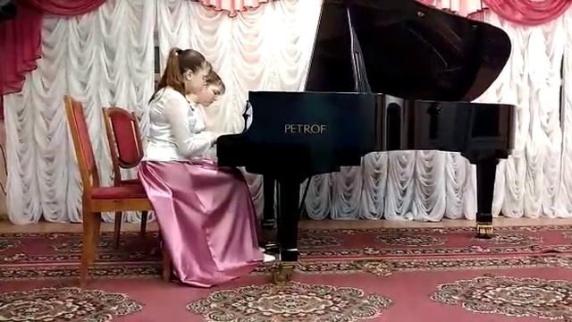 Испанский танец "шоколад" из балета "Щелкунчик" Чайковский.Смирнова Милана и Милена смотреть онлайн