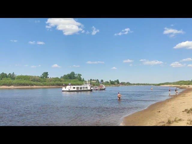 В районе пляжа в Сыктывкаре застрял катер смотреть онлайн