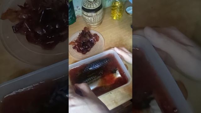 скумбрия холодного копчения ..без коптилки. очень вкусный и простой рецепт...