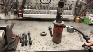 Гидравлический выпрпесовщик подшипников и  сайлентблоков своими руками .