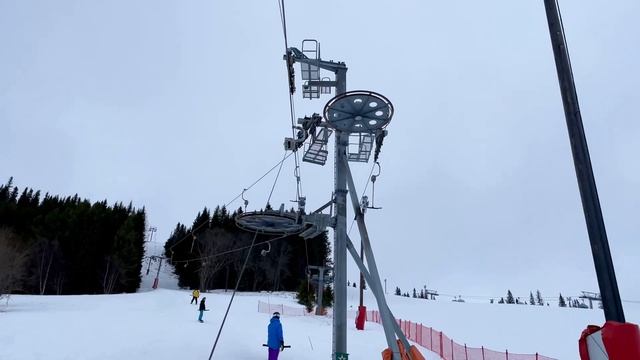 Turning T-bar ski lift // Hamreliften Duved/Tegefjäll смотреть онлайн